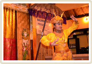 Tänzerin in einem Restaurant