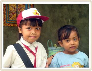 Schulkinder auf Nusa Penida